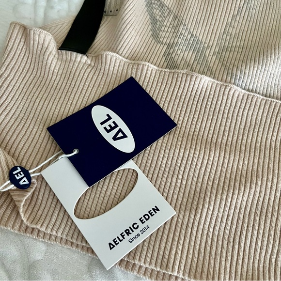 SOLD❤️‍🔥Printed Knit Halter Crop Top with Faux Leather Straps size Small - Picture 5 of 8